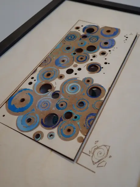 Cadres gravés au laser pour une exposition d'aquarelles