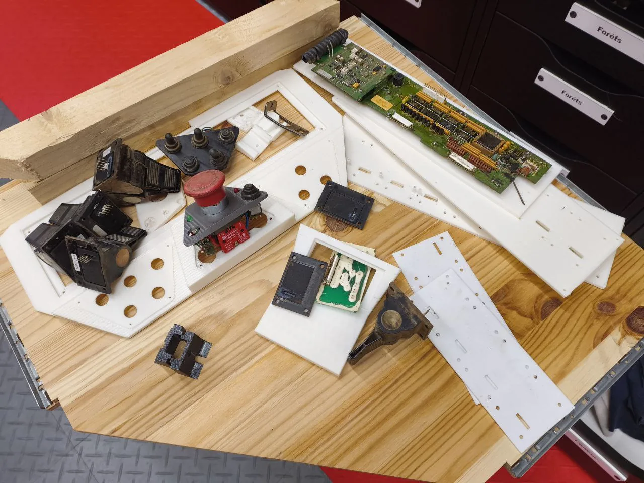 Modelling the electronic components