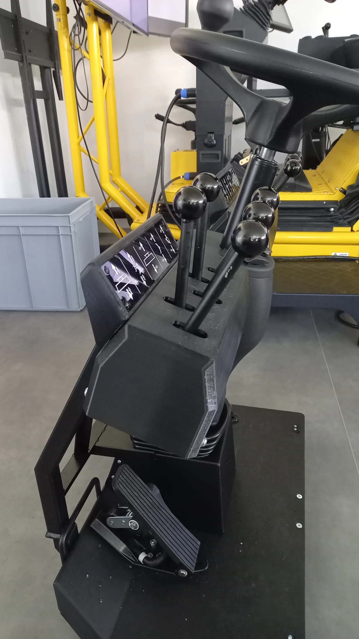 Driver's station for a grader simulator — photo 1